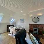 Luxury Oceanside Getaway Feriehus