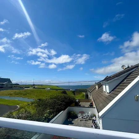 Luxury Oceanside Getaway Feriehus
